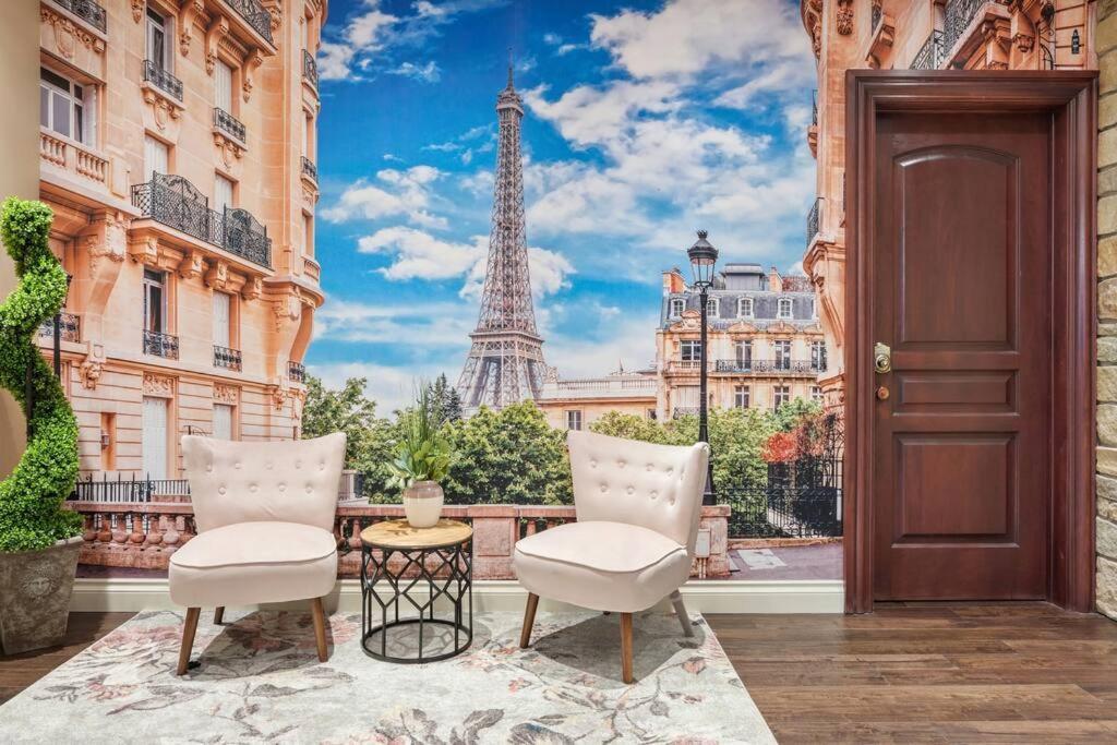French Chateau W/Swim Spa & Theatre: 11,700 Sqft 卡加利 外观 照片