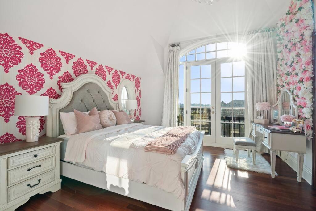 French Chateau W/Swim Spa & Theatre: 11,700 Sqft 卡加利 外观 照片