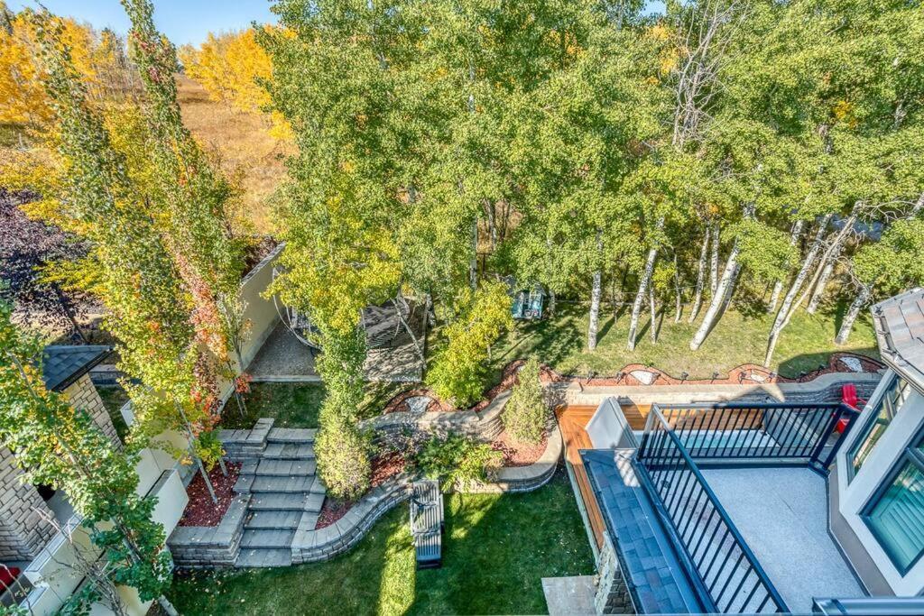 French Chateau W/Swim Spa & Theatre: 11,700 Sqft 卡加利 外观 照片